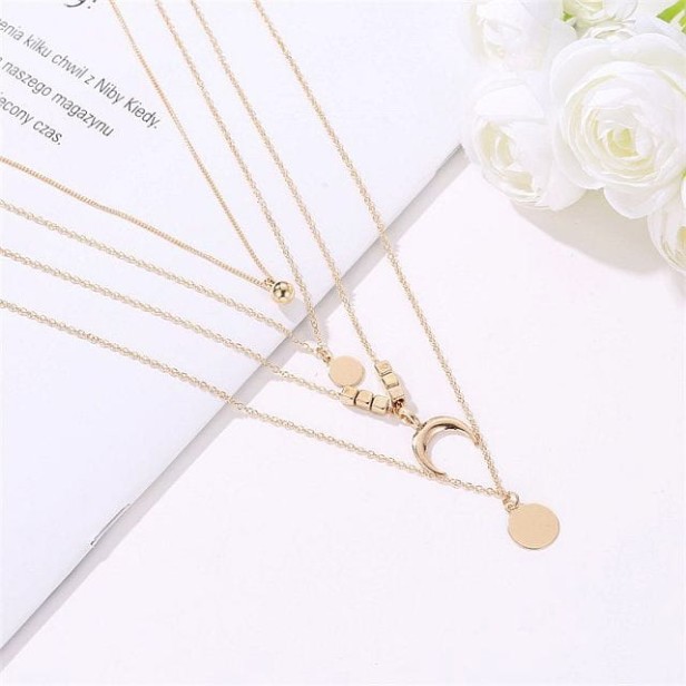 delikatny naszyjnik kaskadowy