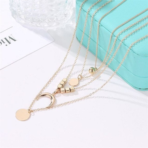 delikatny naszyjnik kaskadowy