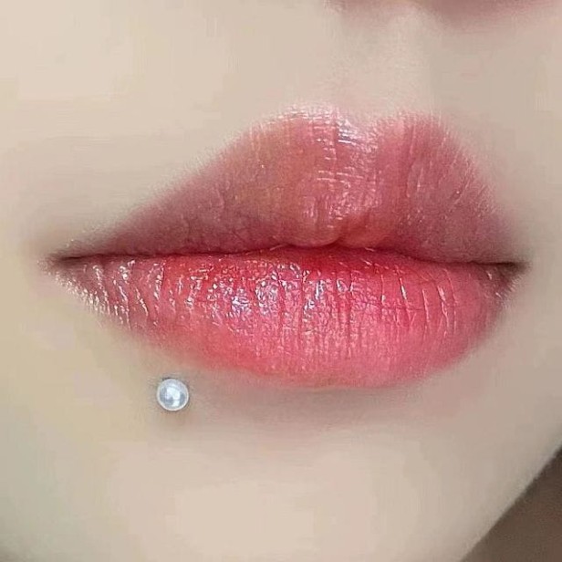 kolczyk-labret-z-perelka-do-wargi