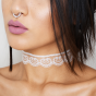 choker-na-szyje-koronkowy-bialy