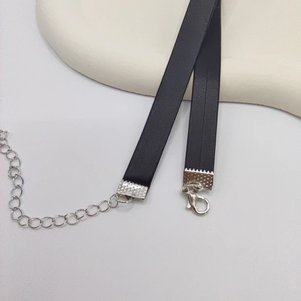 choker-skorzany