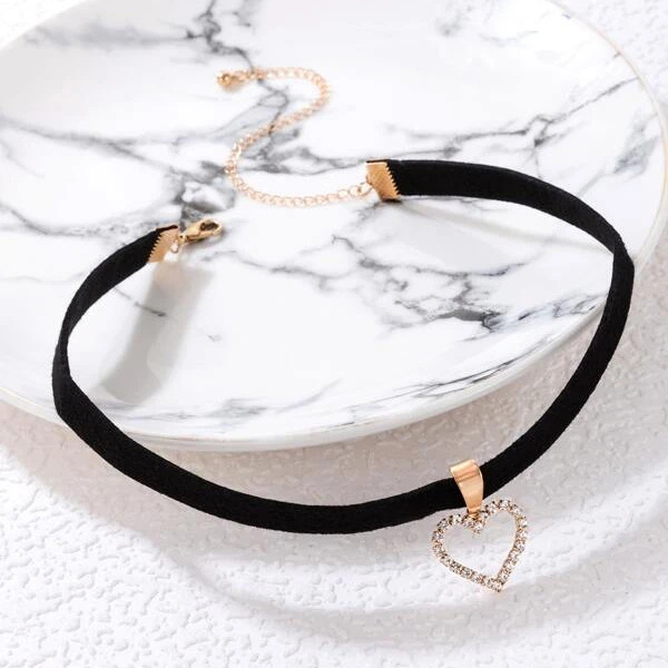 choker-aksamitka-z-srcem