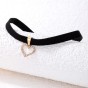 choker-aksamitka-z-srcem