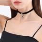 choker-aksamitka-z-krzyzykiem