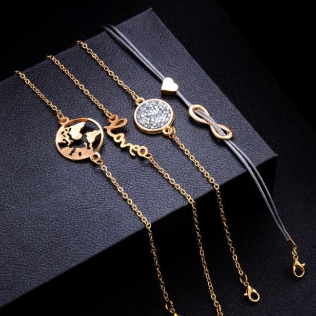 zestaw pieciu bransoletek